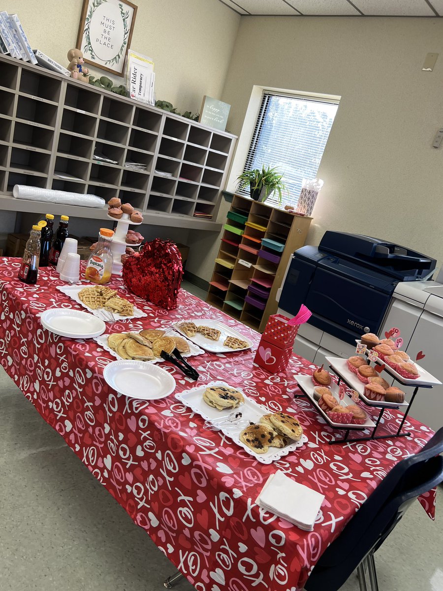JacquieKortz's tweet photo. Very nice breakfast @Vines_AISD showing love to all staff! Happy Valentine Day ❤️🎉🥳thank you Dr Gonzalez @BrandyGonzale @AldineHeadStart @Primary_AISD @RayMondragon @ShanteDavis4466 https://t.co/iEl21twoz1