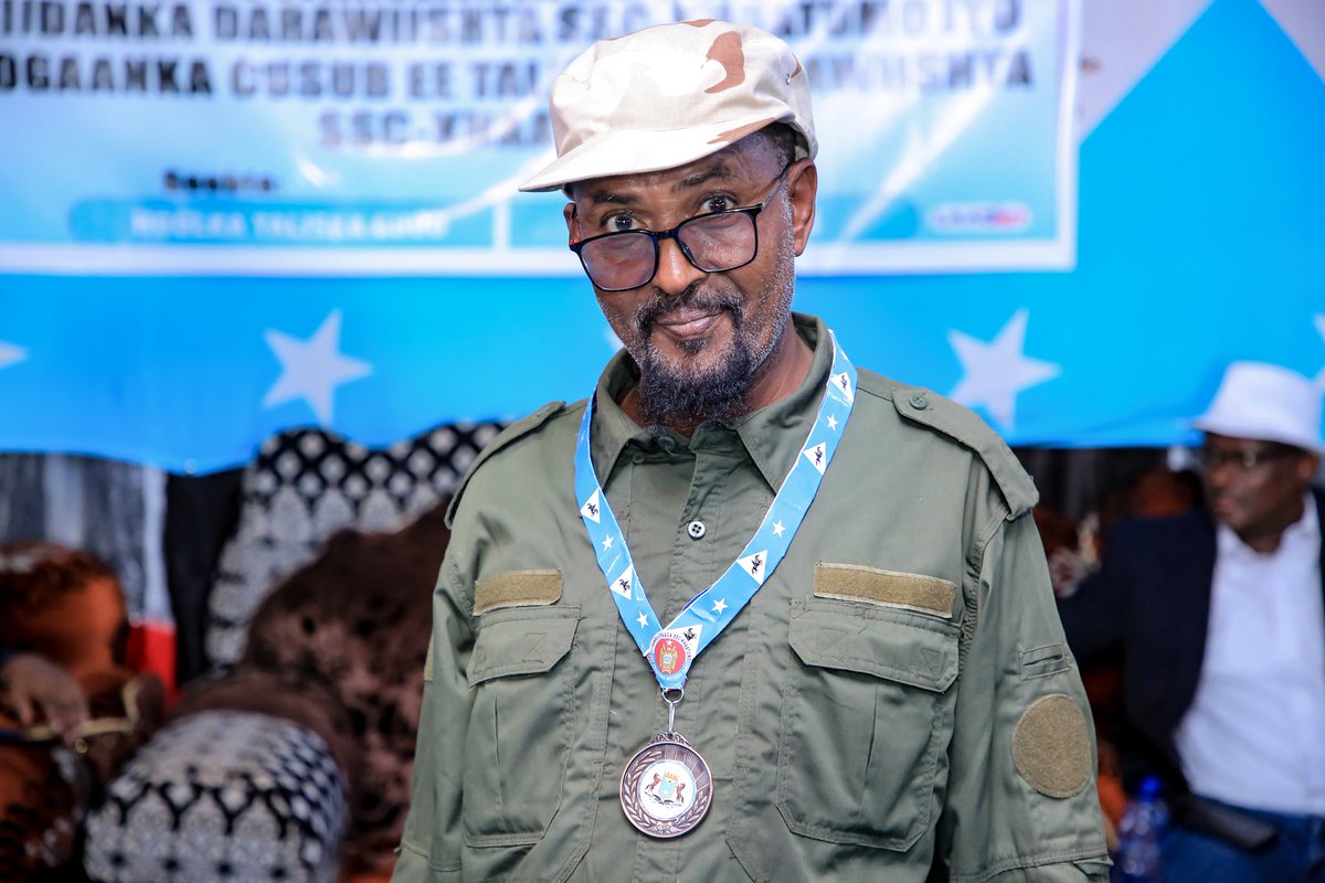 SSC-Khaatumo leader, H.E. Abdikadir Aw-cali, bestowed a Medal of Honor upon Brigadier General Siciid Shoodhe, former Commander-in-Chief of the SSC-Khaatumo Defense Force (Daraawiish), in recognition of his exemplary leadership during the decisive victory against Somaliland.