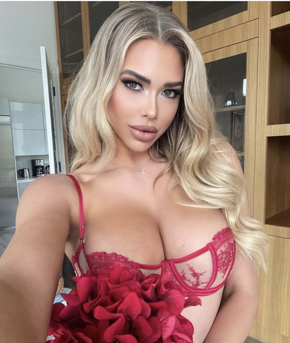 Happy Valentine’s Day! 🌹😘 Be mine? 🥰 #ValentinesDay #BeMine onlyfans.com/awesomeantjay