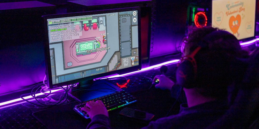 Esports_GCU's tweet photo. Day 1 of Community Week was a blast, looking forward to tonight where we have Rom-com night and Rainbow Six Siege for Day 2 ❗
Look forward to seeing you there ❗🔥
#esports #gcu #loepsup https://t.co/TzMWTXNpuW