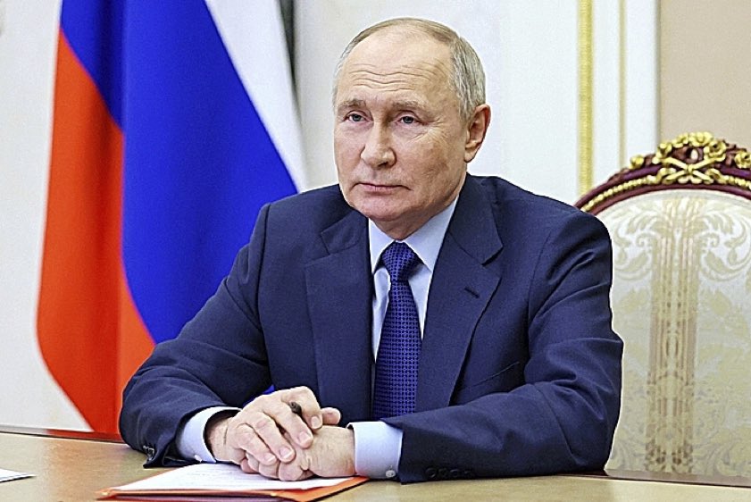 🇷🇺 | URGENTE: Vladimir Putin anuncia al mundo que Rusia está 'al borde de la creación de las vacunas contra el cáncer' y espera que puedan ser usadas pronto y de manera eficaz.