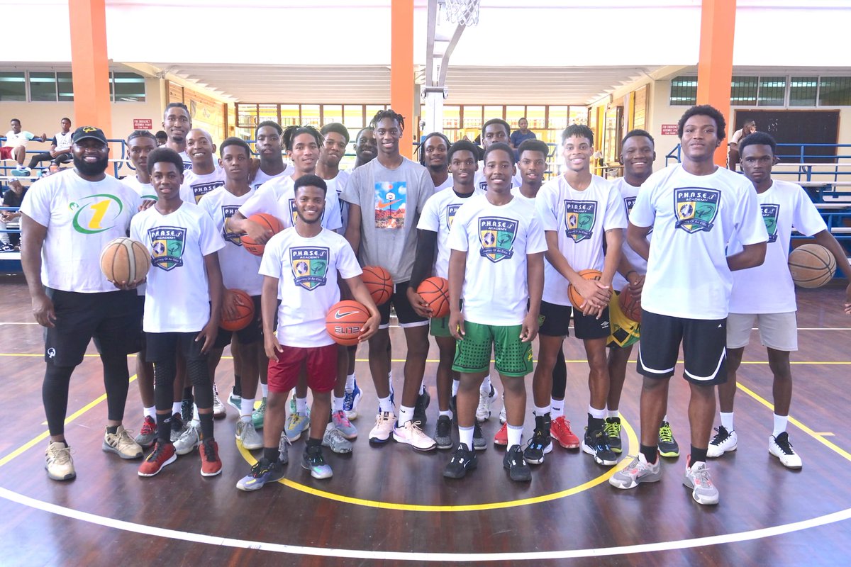 🇯🇲✨ Gratitude fills my heart as I reflect on the incredible time spent with AJ Dybantsa, the #1 player in the 2025 class and the projected #1 NBA Draft pick in 2026, along with his wonderful family in Kingston, Jamaica. 🏀💚