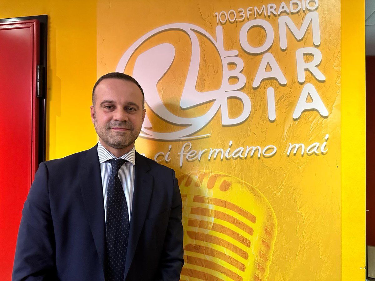 #14febbraio Il Segretario Generale della #FisascatCislLombardia @IvanNotarnicola ai microfoni di @radiolombardia #PaneAlPane. Il focus sulle principali vertenze nei settori del #TerziarioDiMercato #Contratti #Commercio #Turismo #Servizi 📻 Segui la diretta anche in streaming ☢️