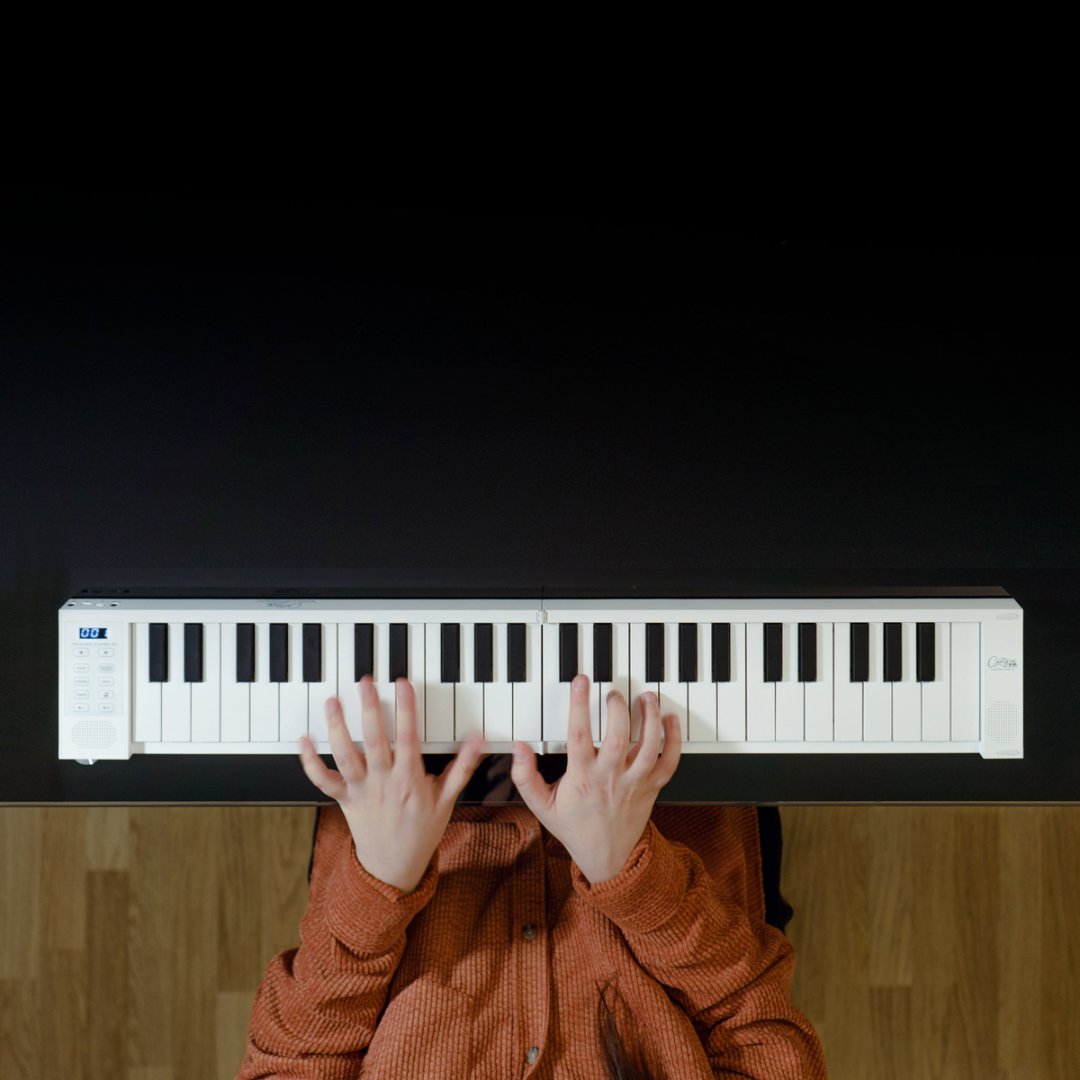 Why the Carry-on 49 Key? 🤔 🎹 @carryonpiano ➡️ Lightweight - weighing just 1 kg, this keyboard puts an end to bulky digital pianos😖 ➡️ Portable - The folding design means kids can play at school and at home 🏡 fitting easily in their school bag 🎒 bit.ly/3HX1czv