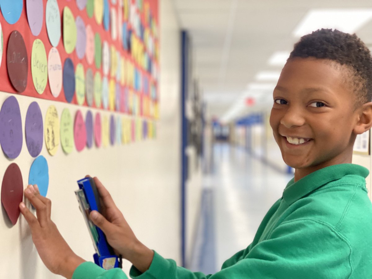 AADreamAcademy's tweet photo. Our I AM wall is filled with affirmations that are true reflections our amazing students! #AADAinAction #OneNNPS #Elevate⏫️ #IAM #YOUARE #WEARE @NNPSYouthDev https://t.co/u3YEUUVUMW