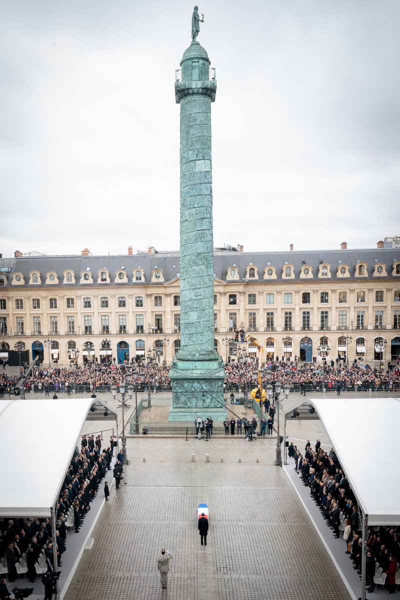 Élysée (@elysee) on Twitter photo La Nation rend hommage à Robert Badinter. La Nation rend hommage à Robert Badinter.