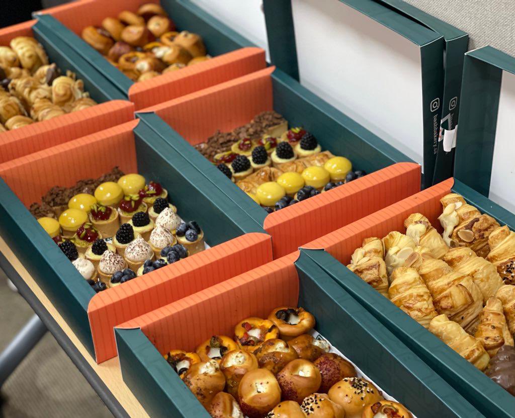 FC_IAU's tweet photo. تتقدم لجنة المالية بنادي كلية إدارة الأعمال بخالص الشكر للراعي:
 ✨ Bash Bakery 

لمساهمتهم في تقديم الضيافة للورشة
متمنين لهم التوفيق و النجاح 🙏🏻 https://t.co/kvl2b5DMdv