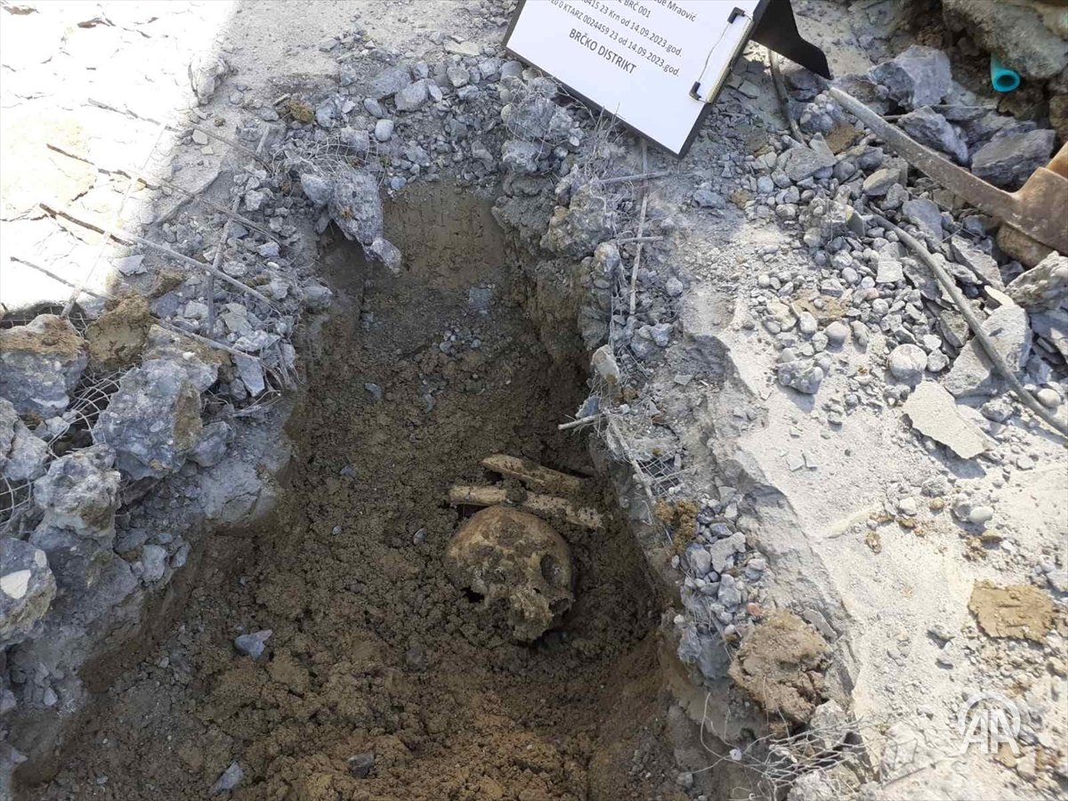 aa_balkans's tweet image. Poznat identitet žrtava genocida u Srebrenici koji su pronađeni ispod fontane ljekara u Brčkom  v.aa.com.tr/3137722

#Brčko #Srebrenica #BiH