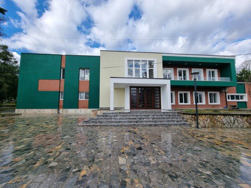 EUinAlbania's tweet photo. This is the new Palace of Culture in #Burrel 🇦🇱.
The beautiful premises, renovated &amp; revitalised by the municipality with the support of #EU4Municipalities 🇪🇺 now offer new opportunities for cultural events and tech courses.
Brand new ballet, music &amp; art gallery halls, but … 1/2 https://t.co/Y2NnepkPWz