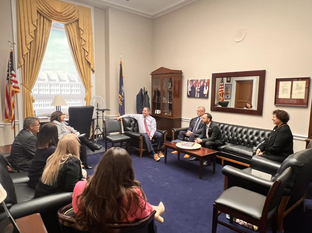 TexasCHCs's tweet photo. Thank you, Congressman @TonyGonzales4TX, for supporting community health centers. We appreciate your help in improving access to health care for Texans.#equityaccessquality #advocacy #FQHCs @chdi4health @umchealth https://t.co/VHisDmUnSV