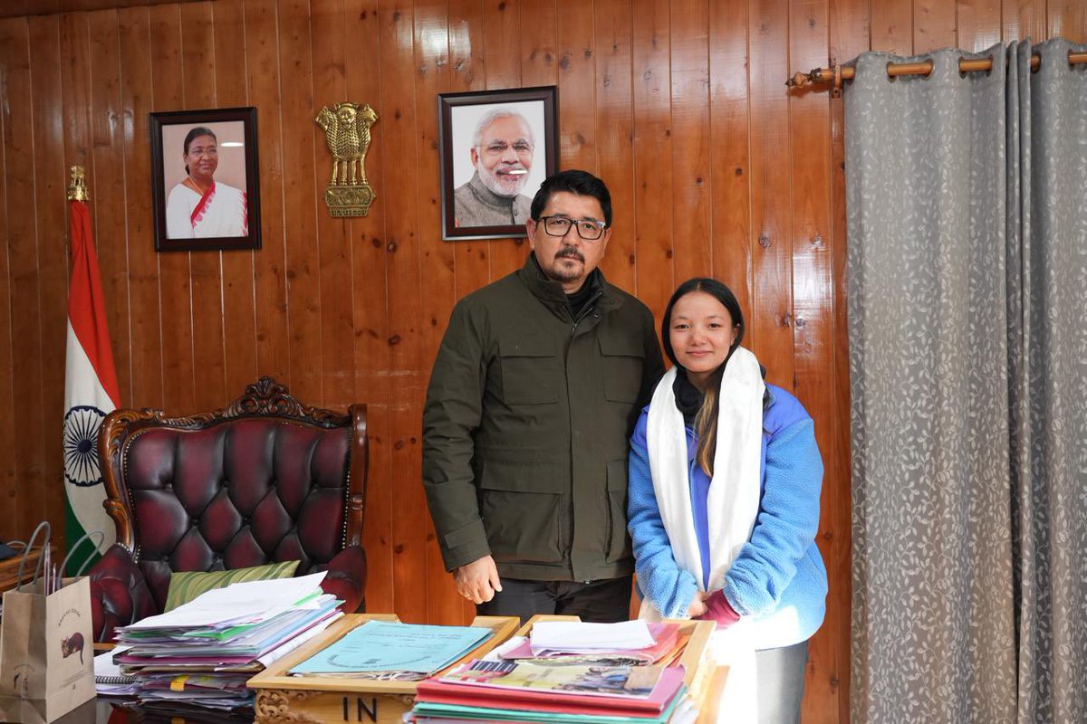 CEC @tashi_gyalson congratulated & felicitated Ms. Padma Chorol, an ace Ice-Hockey player & captain of the Indian Women’s Ice-Hockey team for getting conferred with the prestigious State Award of UT Ladakh in Sports this year. @lg_ladakh @icehockeyindia @DIPR_Leh @lwihf2015