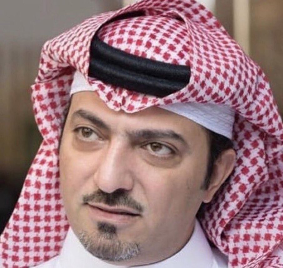 " أبسألك ..
وشهو الشبه ..؟
بين النهايه والأخير
كلها نفس المصير
وأبسألك ..
من قال لك ان الهوى جرحه عذاب
وأجمل أيامه غياب
عمر الحزن ما يلبس اثياب جداد
مثل الهجير ما يعرف أنفاس البراد "*
<a href="/saudpoet/">سعود بن عبدالله</a>