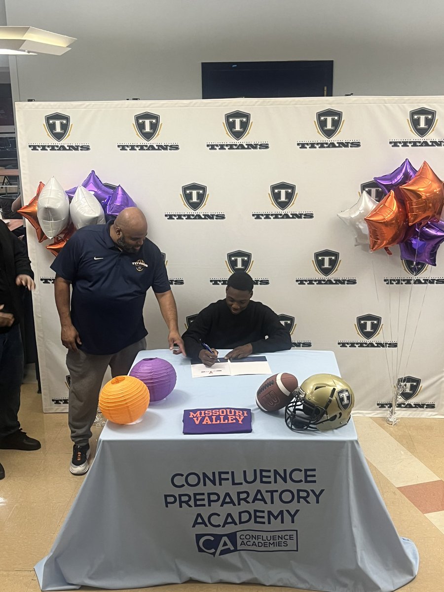Dorvus Woods (@92dwoods) on Twitter photo Big day for Confluence Prep Academy as our Senior RB <a href="/2024jamesholmes/">james Holmes</a> signs his LOI to play for Missouri Valley Big day for Confluence Prep Academy as our Senior RB <a href="/2024jamesholmes/">james Holmes</a> signs his LOI to play for Missouri Valley