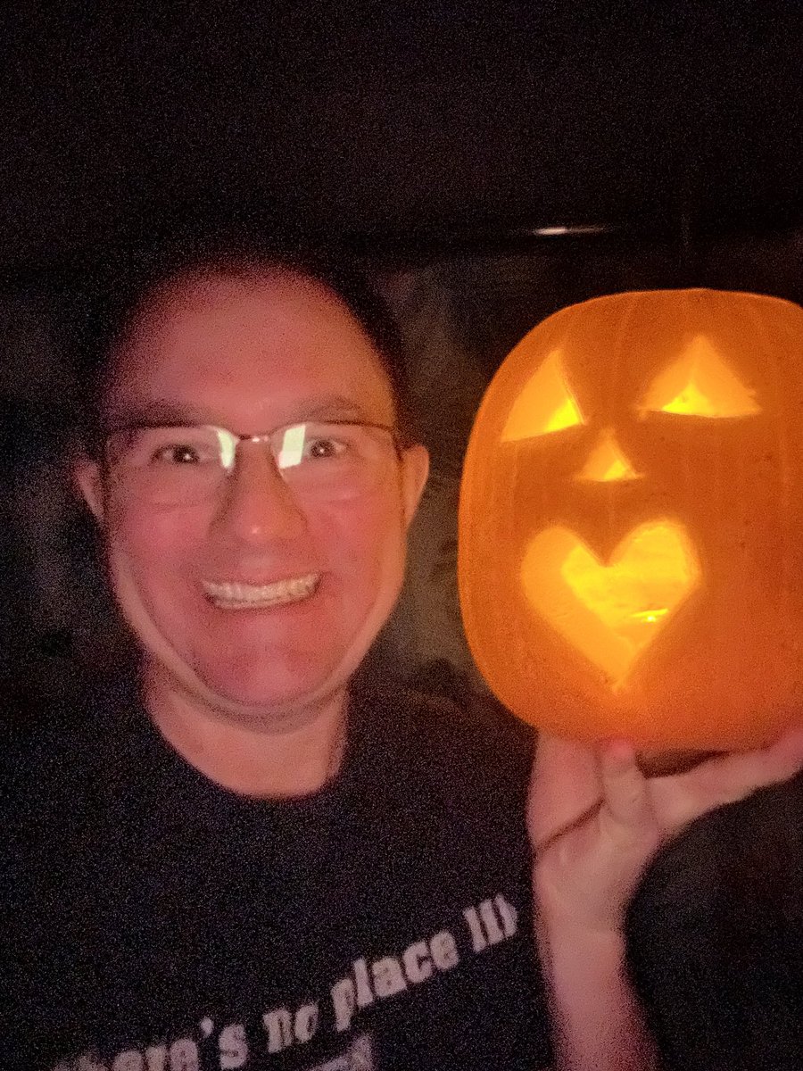 Happy #Halloween I mean #Valentines2024. Hey, when you still have a 2023 pumpkin, then you have to use it for something! @LTBcomedy @halloweengal @bypumpkinslight 💗❤️💕🎃