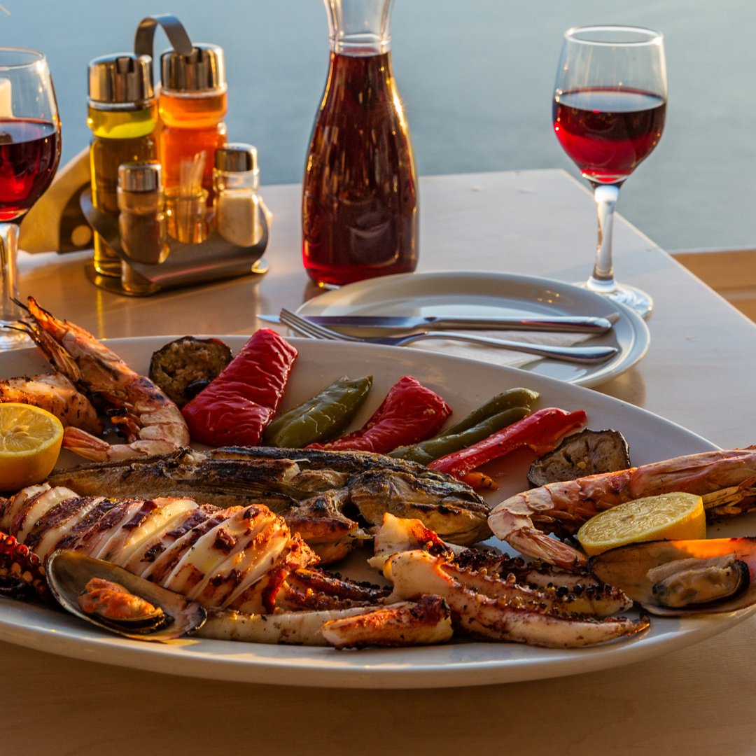 visit_gibraltar's tweet photo. Indulge in a romantic dinner this Valentines Day in Gibraltar 💖 Experience breathtaking views and fantastic food everywhere you turn #ValentinesDining #RomanticGibraltar #VisitGibraltar https://t.co/OBQpGcAKrA