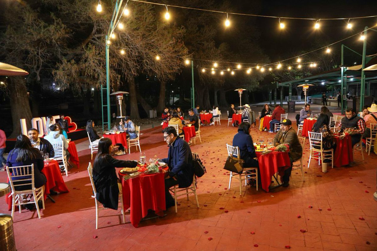municipiodegpe's tweet photo. Una velada especial fue la
que disfrutaron las parejas de #GuadalupeNL ganadoras de la rifa “Cenas Románticas” en el #ParqueTolteca.
¡Enhorabuena!
#DiaDelAmorYlaAmistad https://t.co/zgGC96RY1a