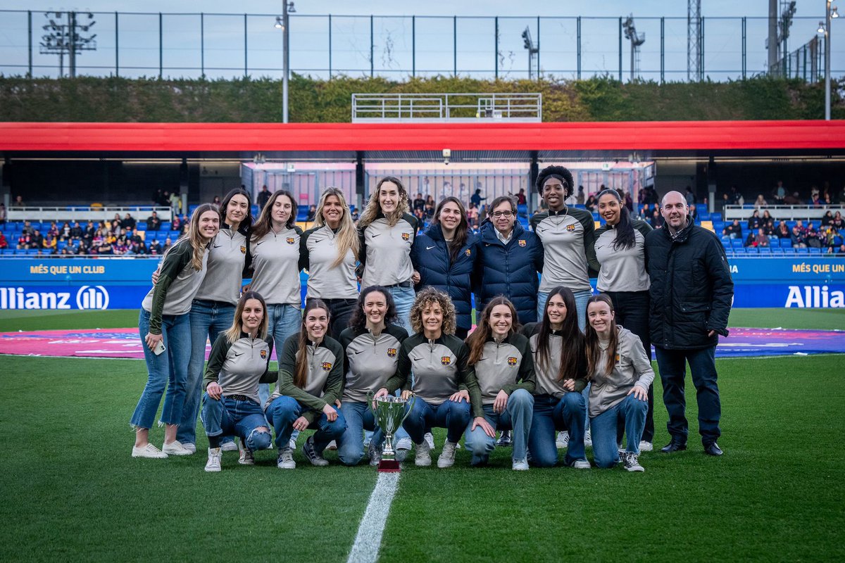 👏 Reconeixent, al Johan, a @CVBarcelona 🏆 Campiones de la Copa de la Princesa de Volei ‼️ 💙❤️ Felicitats Equip ‼️