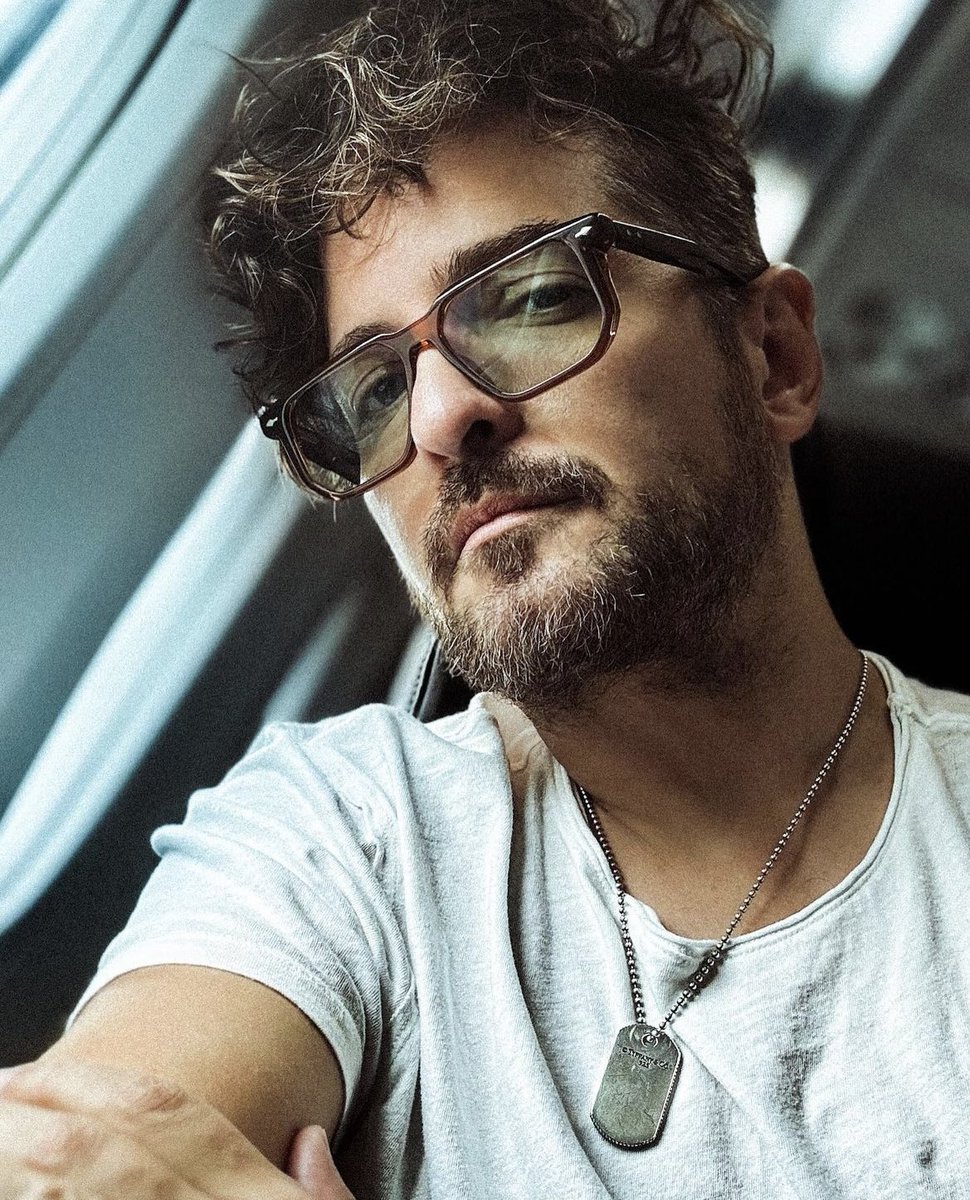 Comparte este Tommy Torres de la suerte para que este 14 de febrero no te falten tirones de pelo y arañadas de espalda