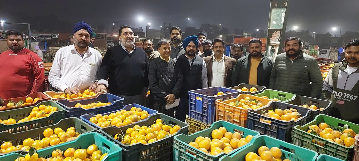 🌟 Exciting News from Punjab!

👨‍🌾The Punjab government, under the leadership of Chief Minister Bhagwant Singh Mann, has commenced the purchase of Kinu from Abohar Kinu Mandi through Punjab Agro since yesterday evening. This move promises significant benefits to the district's