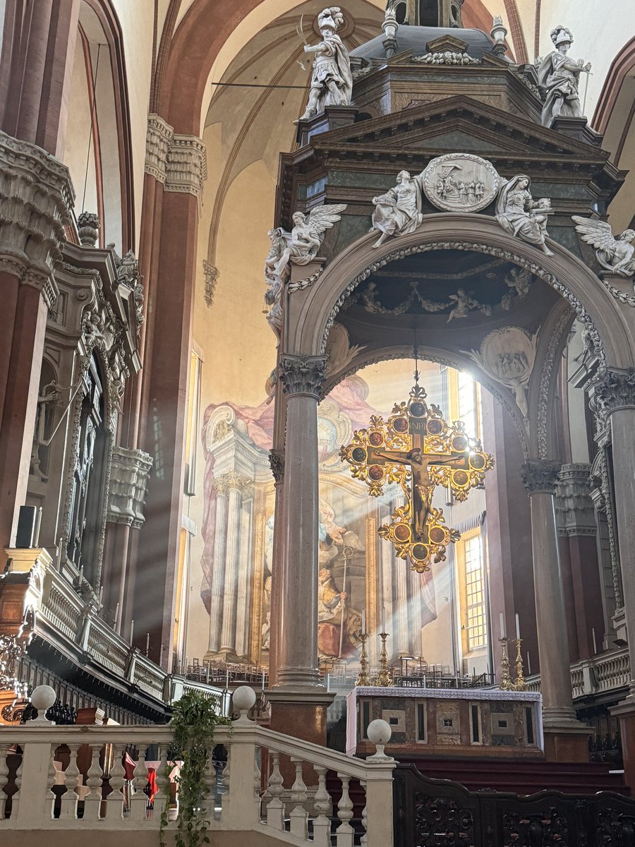 KatieFellows1's tweet photo. Seems only logical whilst in Bologna to remind you to buy 🎫 for @LuceatChoir concert celebrating the music from the coronation of Charles V (which happened in S Petronio in Bologna) here’s a memento from my tour this morning…
🎫 ➡️https://t.co/86cxNSMviT #twitterstorians https://t.co/ciuuGXVU44