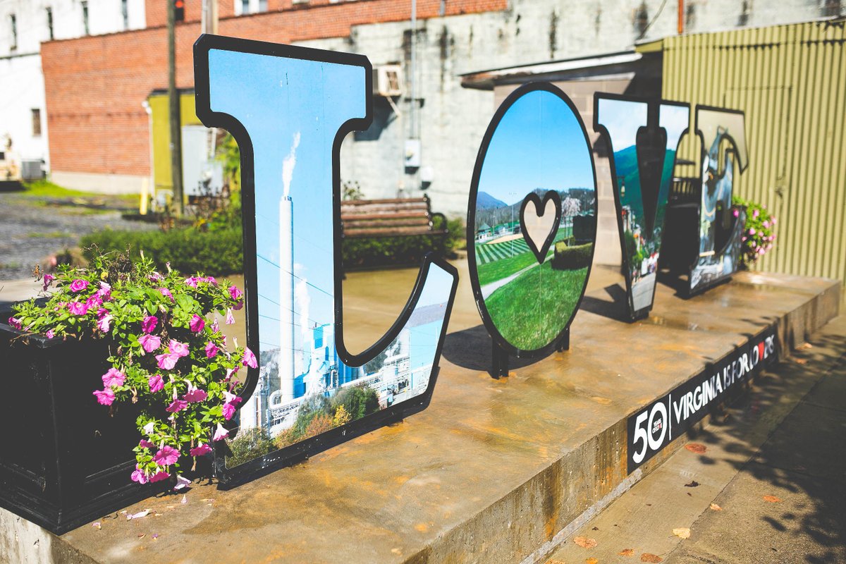 ahedcva's tweet photo. We LOVE our Alleghany Highlands business community and all of the exciting, endless business opportunities in this beautiful region of Virginia.

What do you love most about the Alleghany Highlands? Share it with us.

Happy #ValentinesDay! https://t.co/1YMHkx8m51