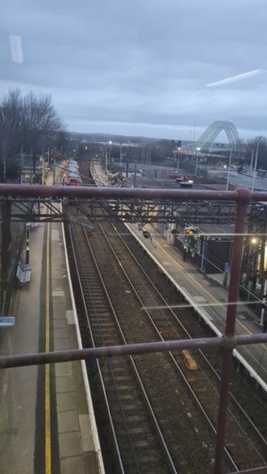 Liverpool neighbourhood officers 👮‍♀️ are out and about this evening on train patrols 🚉 and visiting stations @tfwrail @EastMidRailway if you see us say hello 👋