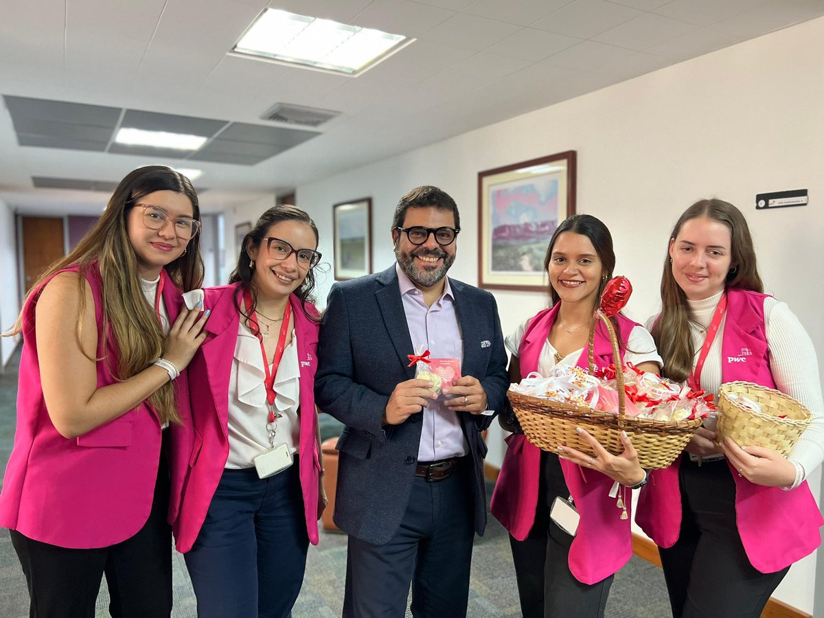 luismfreites's tweet photo. Día del amor y la amistad en PwC Venezuela. Celebrando nuestros valores. @PwC_Venezuela https://t.co/MFBCuZsfHW