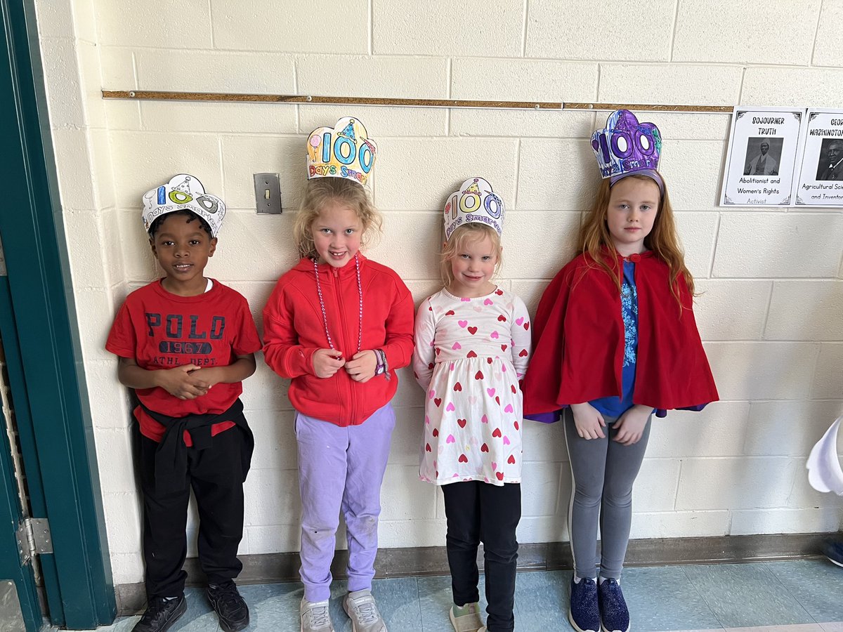 PoweSchool's tweet photo. 💛Happy 100th Day!!! 💚#kindergartenparade https://t.co/XV39W2xMqH