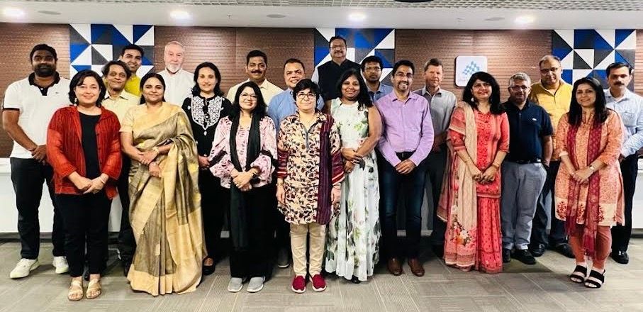 PFEEF's tweet photo. Individuals from the Chevening Research, Science and Innovation Leadership Fellowship Programme (CRISP), in conjunction with the Gurukul Programme alums who studied at Oxford University held their first ever joint reunion, recently, in Kochi, India. 
https://t.co/dsqDRSZsnT https://t.co/av48A51TJJ