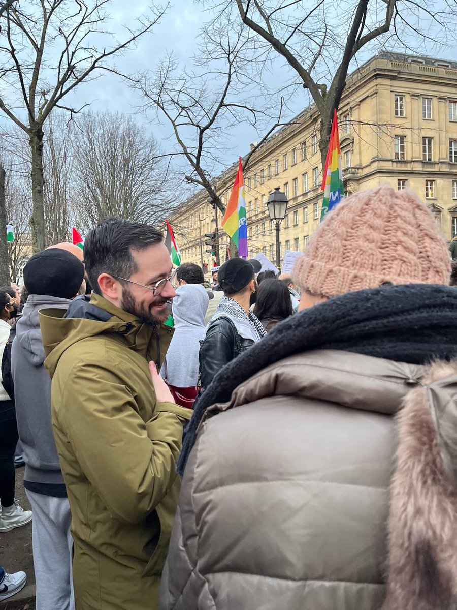 GuiraudInd's tweet photo. 🇵🇸 Magnifique mobilisation contre le génocide à Gaza ! C’est avec cette belle mobilisation populaire que nous sommes utile au peuple palestinien. La pression sur les dirigeants européens s’accentue. Les soutiens inconditionnels au nettoyage ethnique seront battus. On continue ! https://t.co/P8taeLnVLf