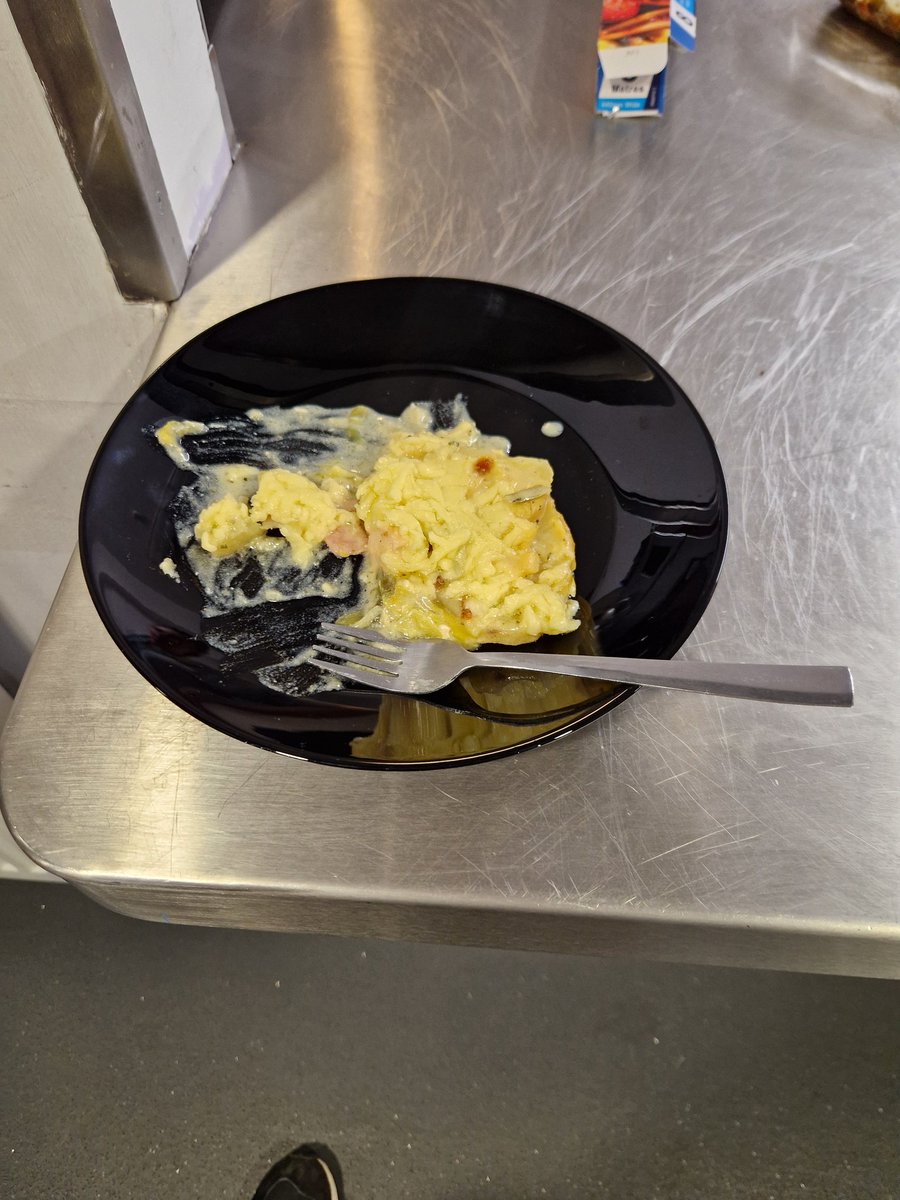 GYT_Lucy's tweet photo. Chicken, Bacon & Potato Bake followed by Brownies or Cookies with Ice Cream for MidWeek Munch today ๐ฆ Next week its Chicken Kebabs, Spicy Rice and Cake & Custard ๐ฐ #MidWeekMunch #TacklingPoverty https://t.co/20qukIoRR3