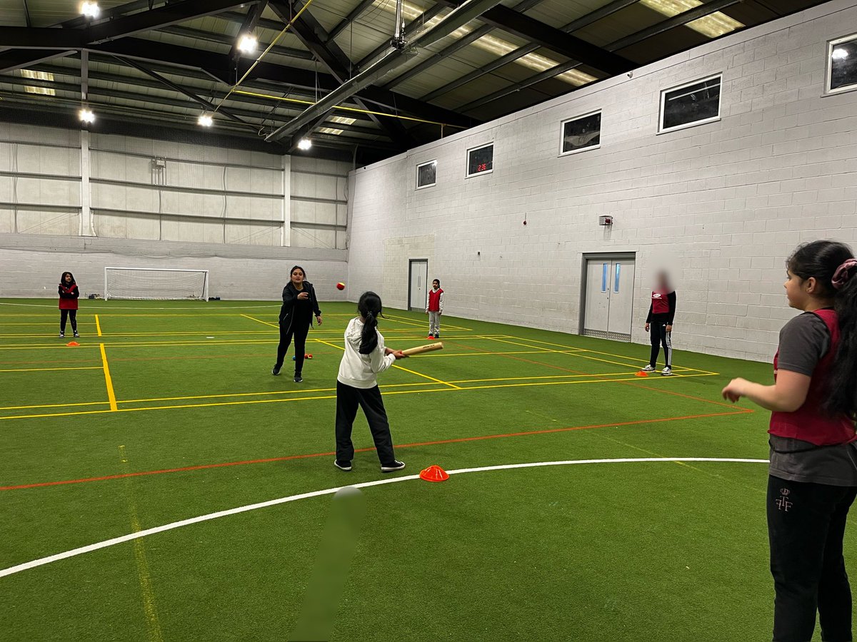beap_c's tweet photo. Had a blast at our BEAP Girls Rounders session! 

From newcomers to eager enthusiasts, everyone caught on quickly &amp; loved it! It's more than just a game; it's about exploring new sports &amp; empowering our girls. 

Thanks to BEAP for making this happen!  #BEAPGirlsSports #Rounders https://t.co/OO9HswPcqZ