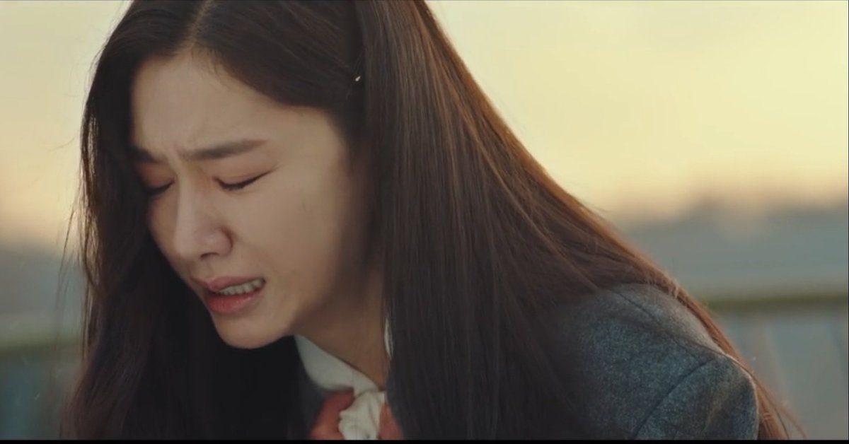 khwaiishh_77's tweet photo. Feeling bad for her 😭😭😭🥲🥲 she's so heart broken
#SeojiHye #CrashLandingOnYou #SeoDan https://t.co/9ZG9SqDeIj