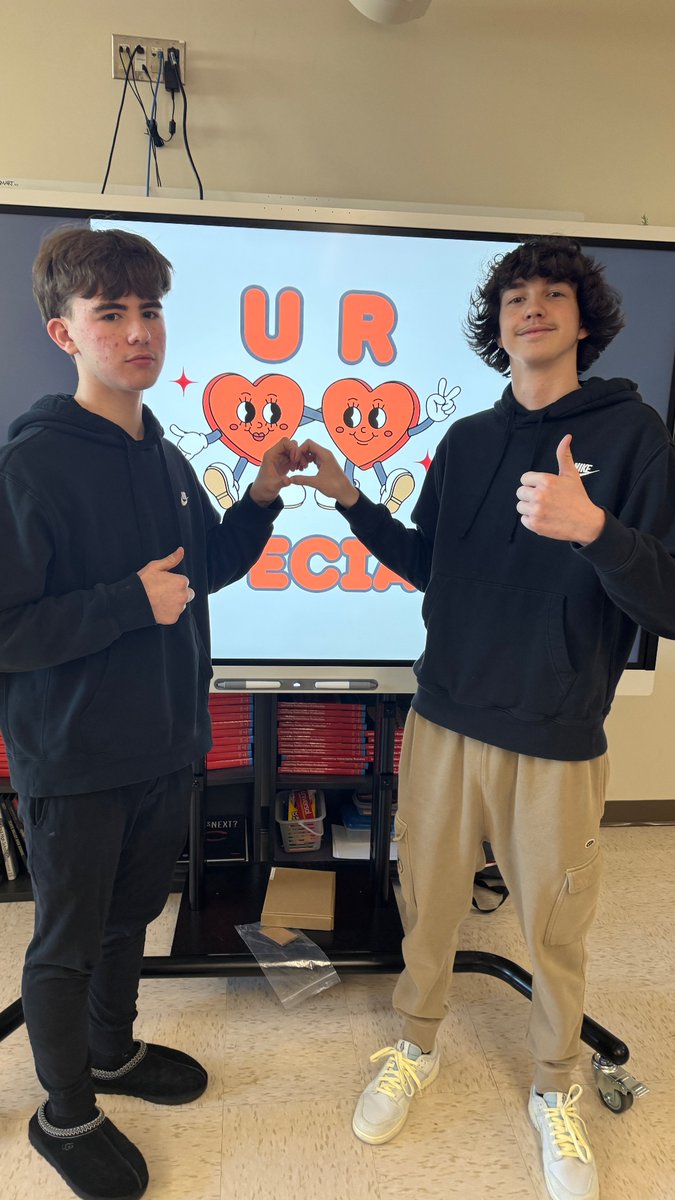 tigermediaarts's tweet photo. Annual Valentine Card party 💌 Students designed their own cards and passed them out to their peers. #bucketfilling https://t.co/DlOXNH2fIl