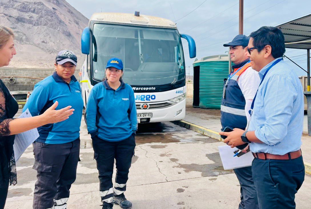 Director Regional <a href="/JaimeRojasV/">Jaime Rojas Vásquez</a> junto a funcionarios de la inspección de #Iquique realizan fiscalizaciones en cumplimiento a la prevención de riesgos por #altastemperaturas, plan de hidratación y elementos de protección.
#Tarapacá 
<a href="/DPRTarapaca/">Delegación Presidencial Regional de Tarapacá</a> <a href="/VoceriaTarapaca/">Seremi Gobierno Tarapacá</a> <a href="/SeremiTrab_1R/">Mintrab Tarapacá</a>