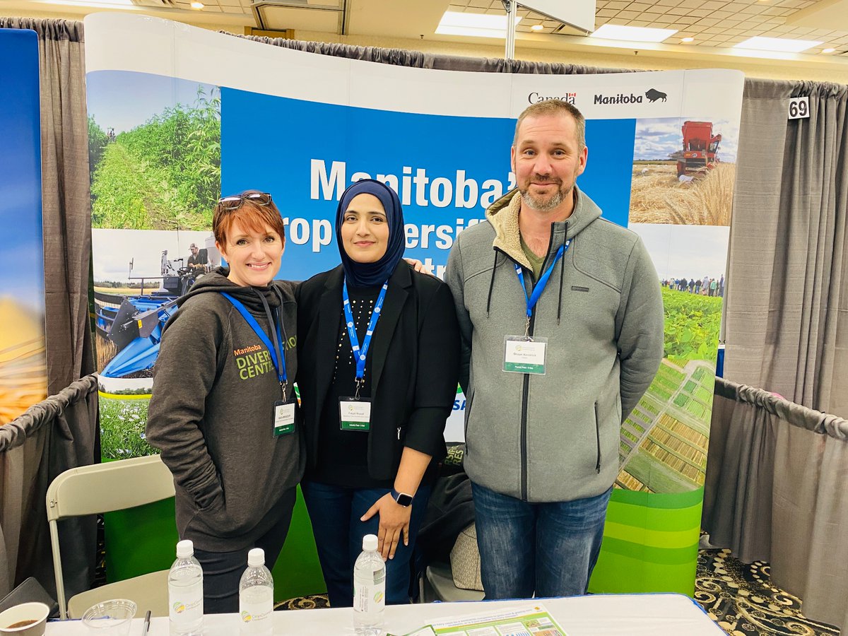 FaryalYousaf1's tweet photo. Great to connect with the Diversification Centres (DCs) colleagues @CropConnect! Swing by Booth No. 68 to chat about applied #research underway at DCs!
#CropConnect #AgTech
@CropCentres @PESAIresearch @JamesFrey21 @scottchalmers15 @Haider_Carberry https://t.co/lbhOI8bQ3X