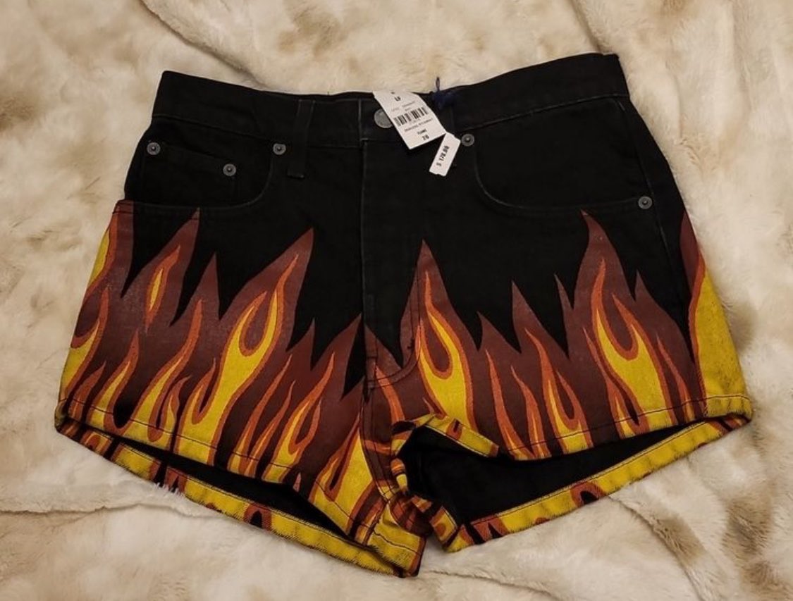 vincemeattt's tweet photo. id wear this https://t.co/2MFFBkHe7x