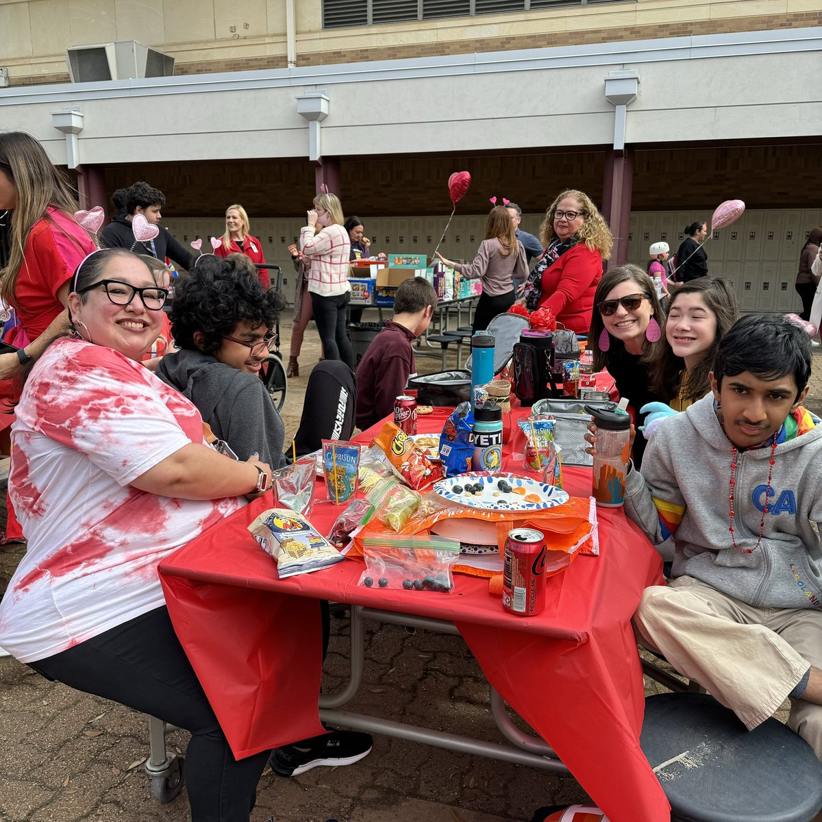 AustinISD's tweet image. Sending all the love this Valentine's Day from Austin ISD! 💕