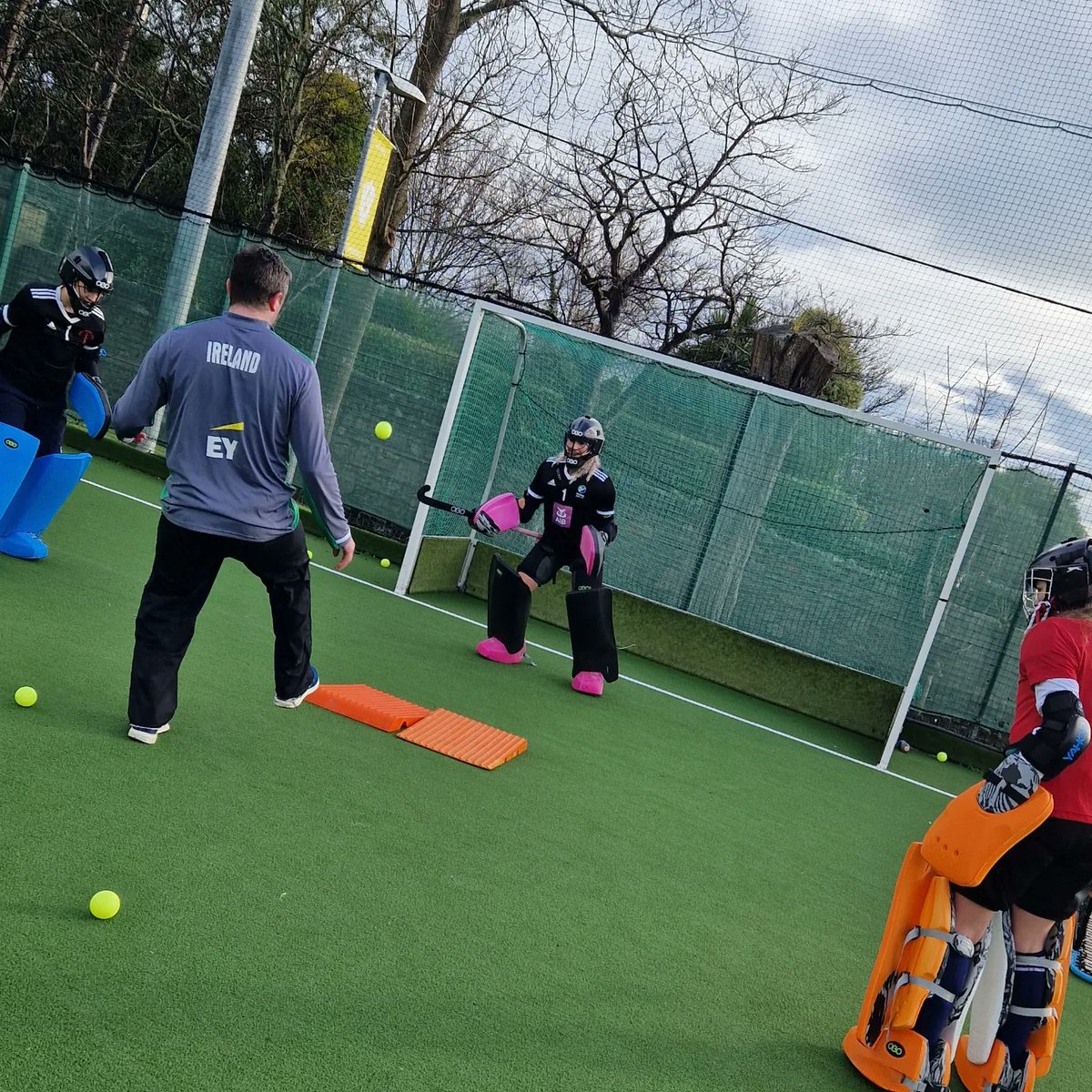 IreGirlsJAG's tweet image. Shout out to @DFitzy23 for training or goalies today. A great session for all the girls.

#IrishHockey #represent #girlsingreen #RoadToGranada