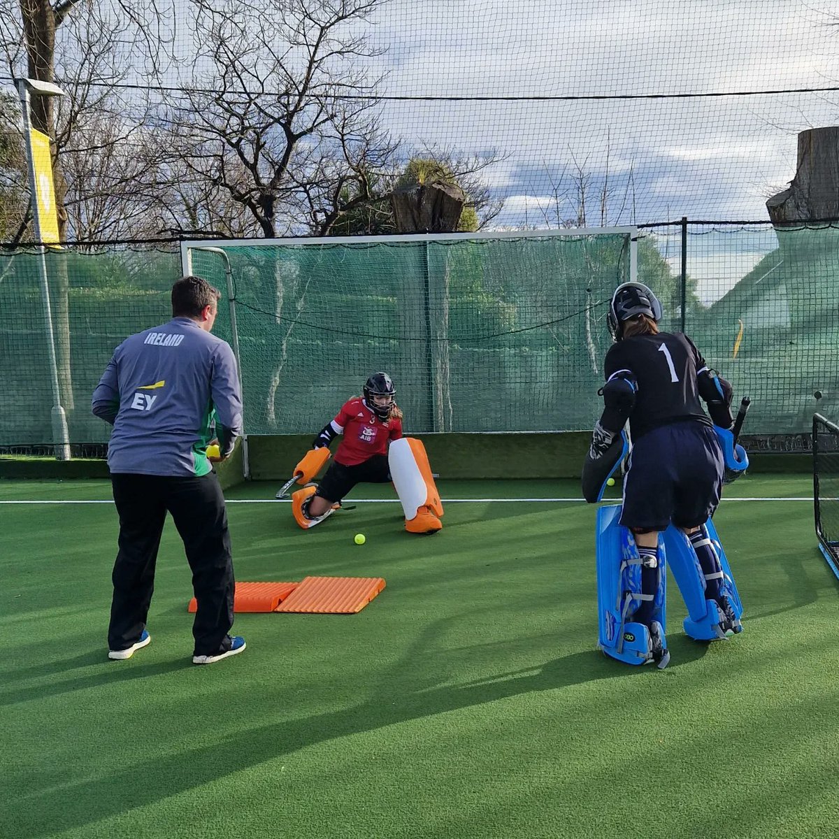 IreGirlsJAG's tweet image. Shout out to @DFitzy23 for training or goalies today. A great session for all the girls.

#IrishHockey #represent #girlsingreen #RoadToGranada