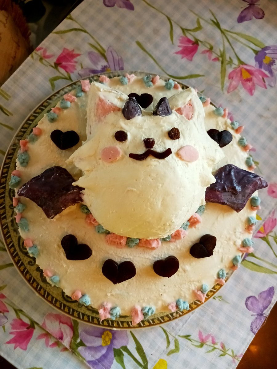 cocoapixels's tweet image. Hi Fuwamoco! I was making this ice cream cake for you until something strange emerged from the frosting and ate the decorations on the cake! I hope you like it anyways. #FWMCMORNING