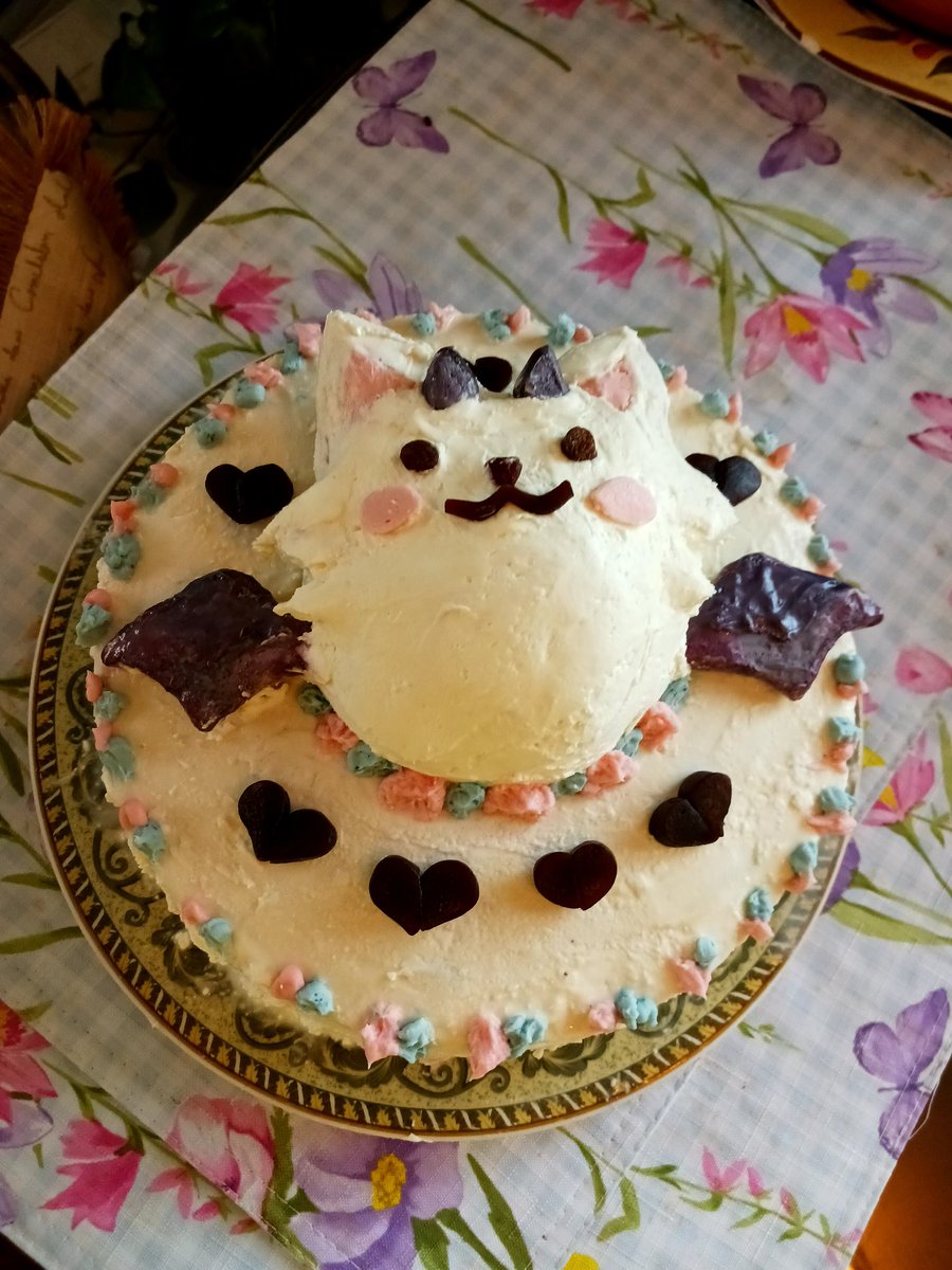 cocoapixels's tweet image. Hi Fuwamoco! I was making this ice cream cake for you until something strange emerged from the frosting and ate the decorations on the cake! I hope you like it anyways. #FWMCMORNING