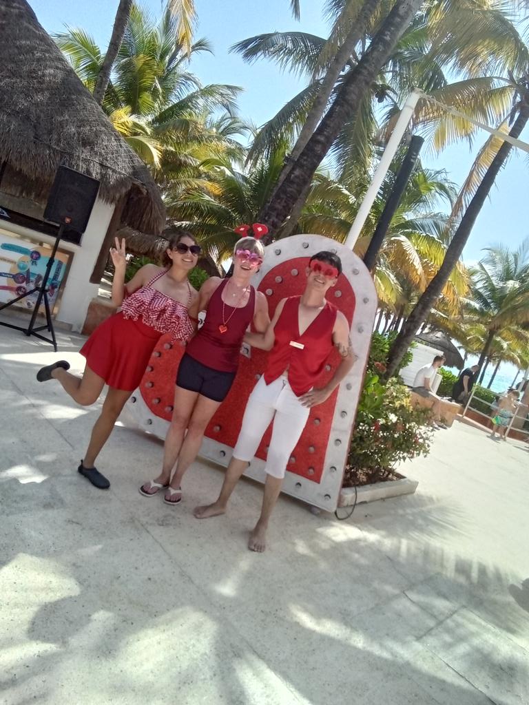 So blessed to be teaching while on vacation. Thank you to NRG2GO and the staff at Viva Maya Wyndham  for supporting the stretch and aquafit classes #NRG2GO #VivaWyndham