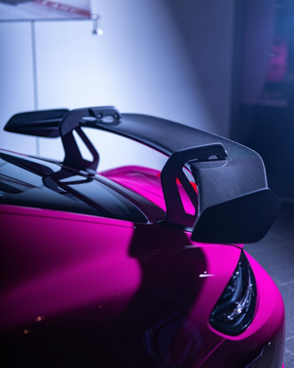 porschedelaware's tweet photo. Happy Valentine’s Day!💕

#HappyValentinesDay #Porsche #GT4RS #RubyStarNeo #Porsche718Cayman https://t.co/cQmTOn93QM