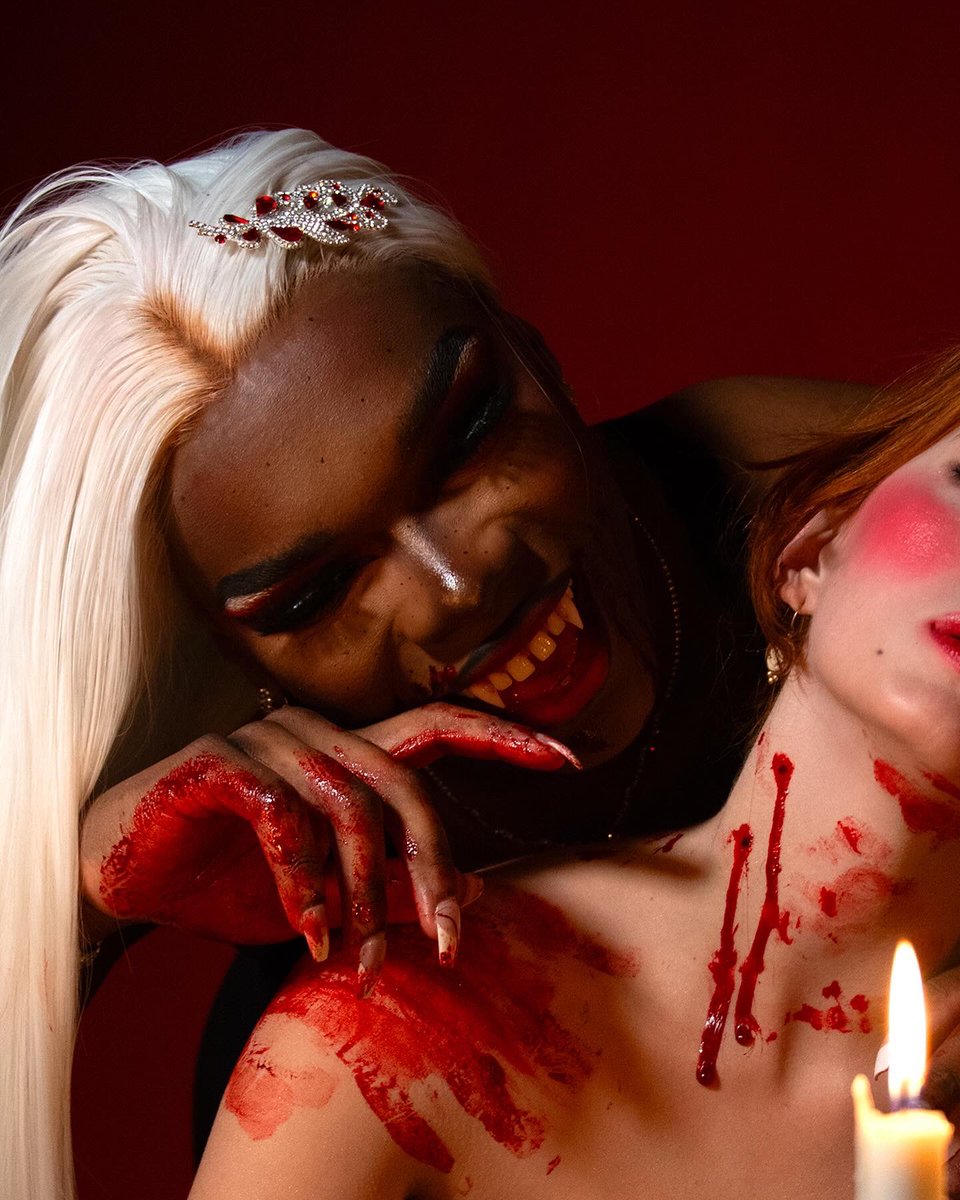 Anania00's tweet photo. be my vampire valentine? https://t.co/zhGagtsQYI