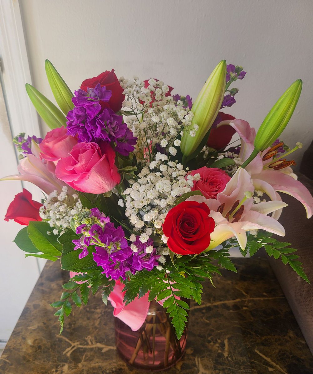 FlowersMyWorld's tweet photo. @fleshth love my GORGEOUS flowers 🌹🌸❤️! #ValentinesDayLove ❤️ https://t.co/nhG3SEviCK