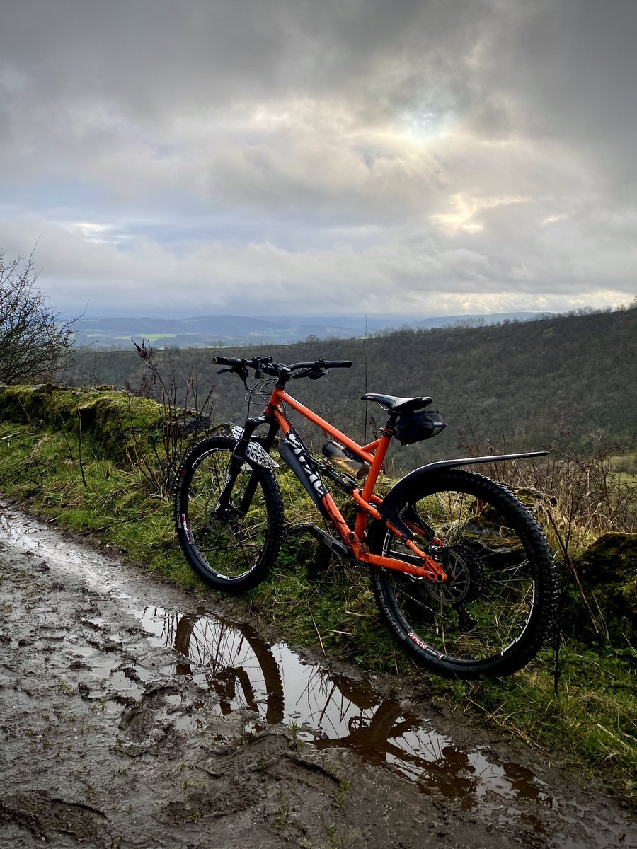 I’ll go out in any conditions, but I have to admit even I would like it to dry up a bit… Big puddles and slippery sloppy mud again this morning near Priestcliffe & Brushfield @KoftheP Still good to get out though 😊