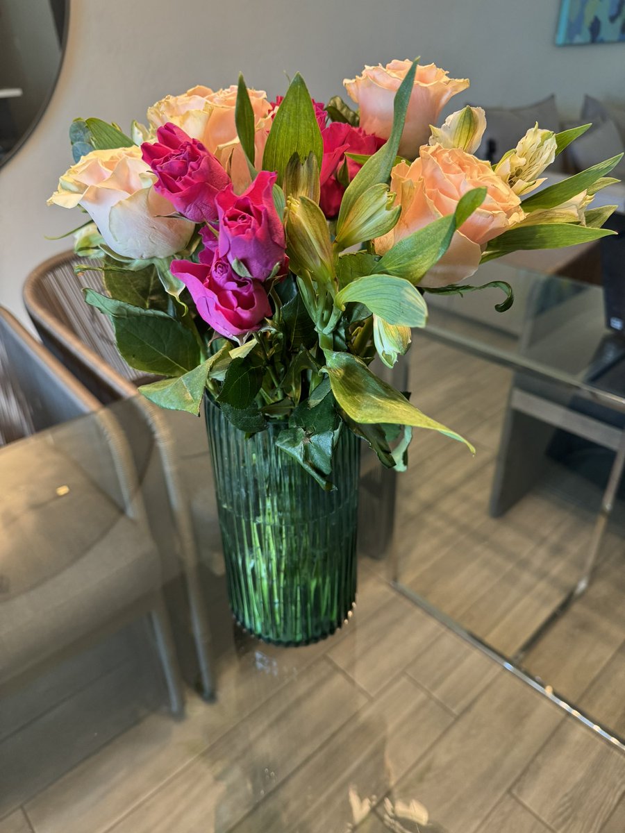 mandygoodbread's tweet photo. @gopuff @nesz GoPuff has the wife and pup covered for Vday while the husband is away! ❤️ https://t.co/hEXhN3pEkm