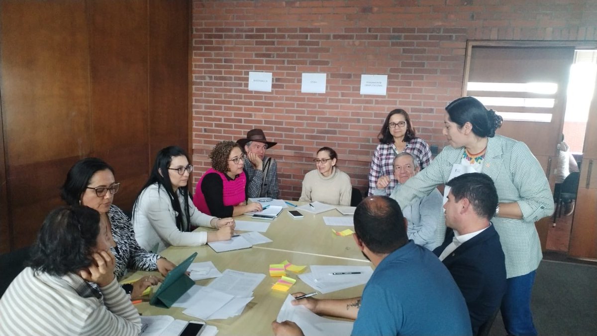 <a href="/OscarG_Sanchez/">Óscar Sánchez J.</a> <a href="/AuroraVergaraF1/">Aurora Vergara-Figueroa, Ph.D</a> <a href="/ViceColombia/">Vicepresidencia Colombia</a> <a href="/petrogustavo/">Gustavo Petro</a> Acorde con <a href="/Olgaelvira/">Olga Elvira Acosta Amel</a>, la invitación es a que construyamos de manera colectiva las rutas que se requieren para transformar la escuela y lograr que la #FormaciónIntegral le permita a los niños y jóvenes desarrollar su potencial, reconociendo sus múltiples lenguajes.