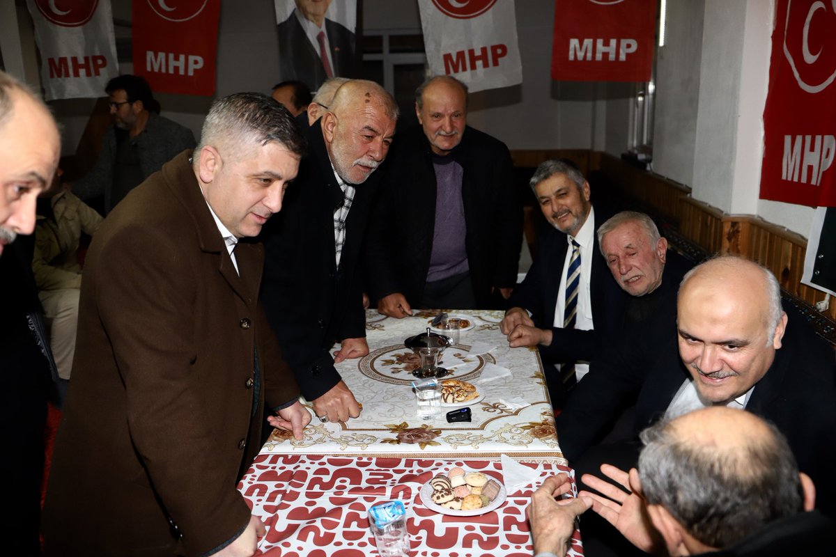 SuleymanAcar06's tweet photo. Kıymetli hemşehrilerimiz ile buluşmaya, 5 yılda tamamladığımız projeleri anlatmaya, hayata geçirmek istediğimiz çalışmalarımızı paylaşmaya devam ediyoruz.

Cumhur İttifakı ortağımız Milliyetçi Hareket Partisi Kızılcahamam İlçe Başkanlığı'mızın Bölge İstişare Toplantısının üçüncüsünü Azaphane Bölgemizi kapsayan Dereneci Mahallemizde, muhtarlarımızın ve hemşehrilerimizin yoğun katılımı ile gerçekleştirdik.

Bizlerle bir araya gelen, fikirlerini paylaşan tüm hemşehrilerimize teşekkür ediyorum.

El ele, gönül gönüle vererek daha güzel, daha yaşanılabilir bir Kızılcahamam için canla başla çalışmaya devam edeceğiz.